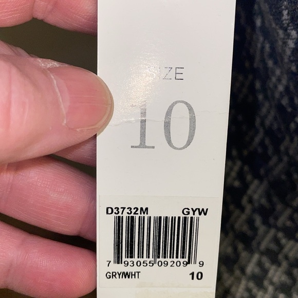 NWT Donna Morgan Sleeveless Dress/Sheath. Gray & White Houndstooth Pattern. SZ10 - Picture 7 of 13